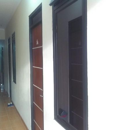 Danyshom Hotel Cikarang Exterior photo