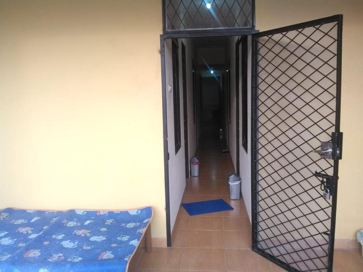 Danyshom Hotel Cikarang Exterior photo