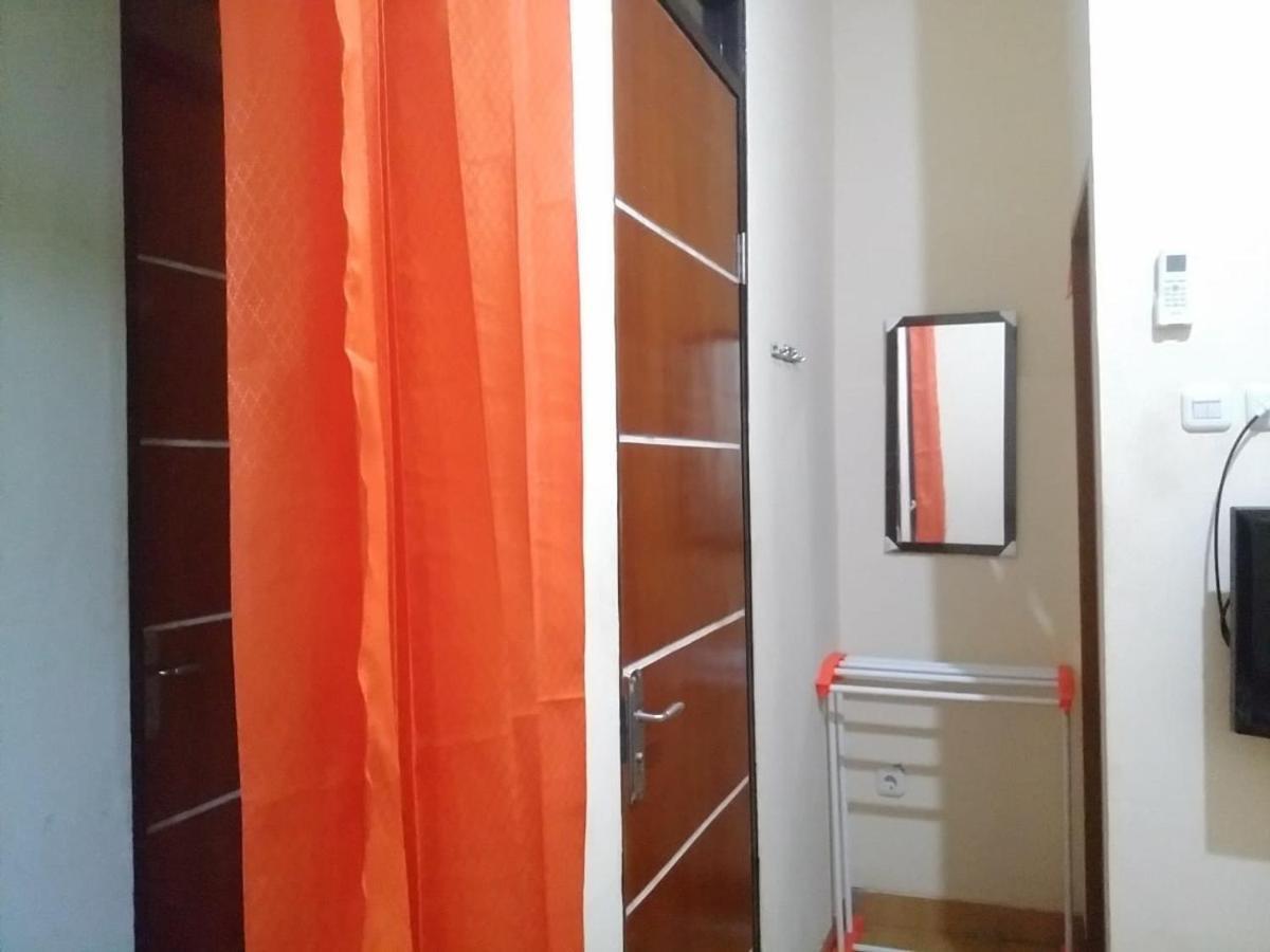 Danyshom Hotel Cikarang Exterior photo